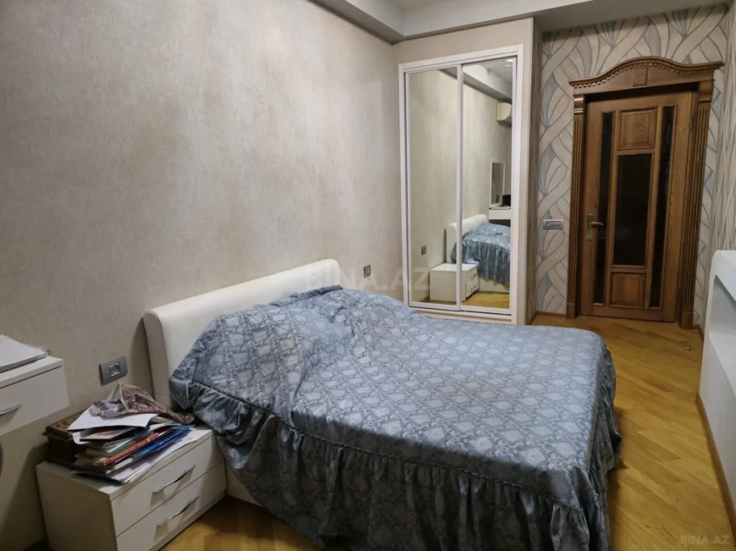 Satılır 4 otaqlı mənzil 179 m²