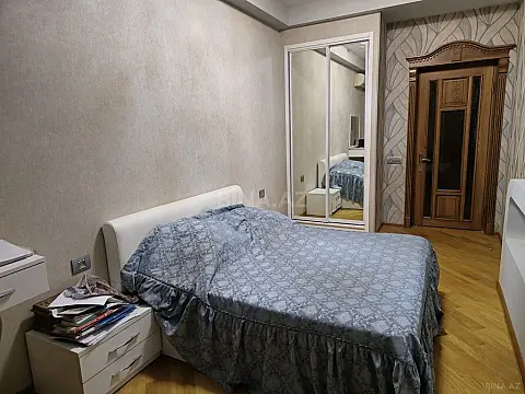 Satılır 4 otaqlı mənzil 179 m²
