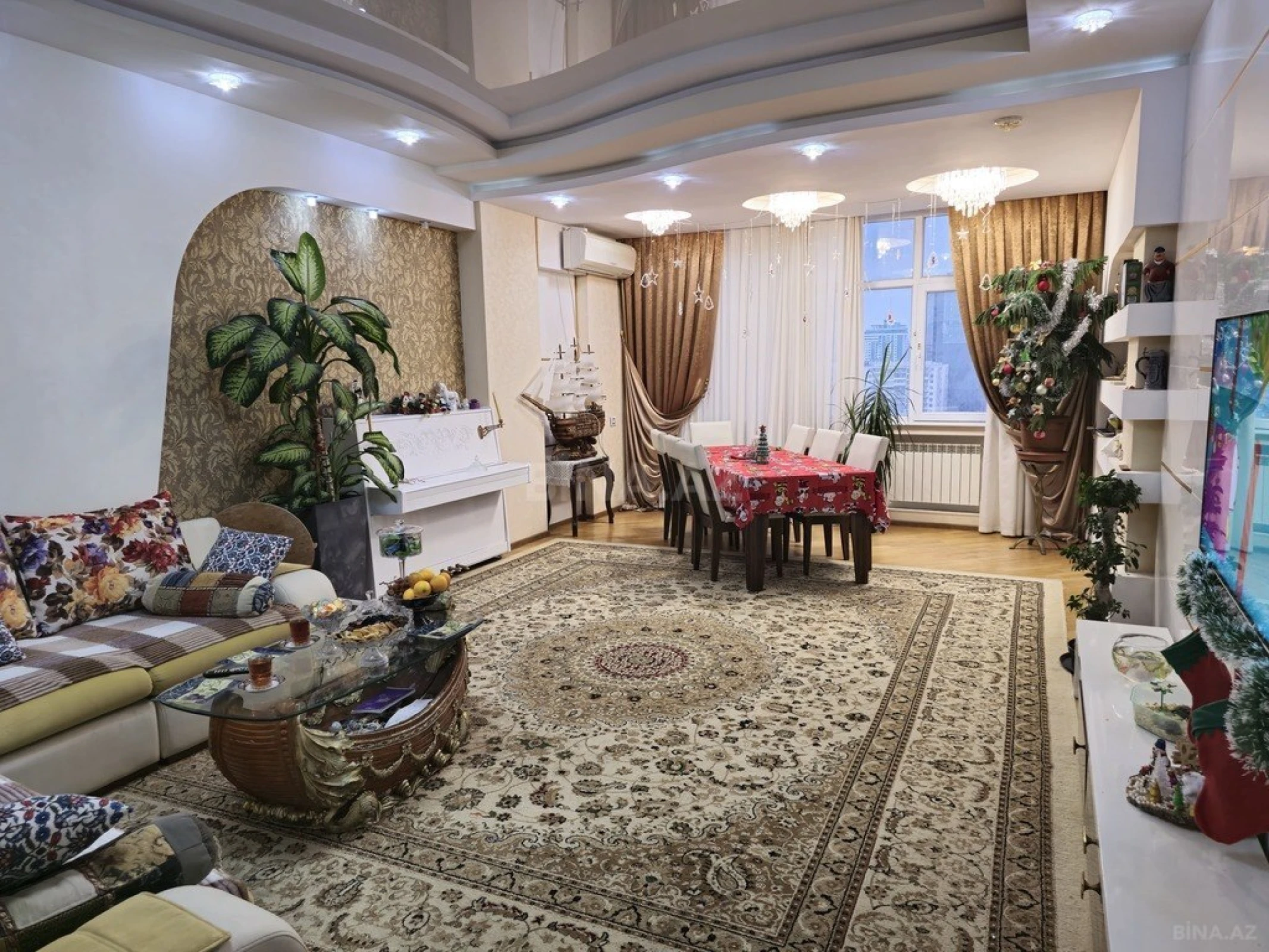 Satılır 4 otaqlı mənzil 179 m²