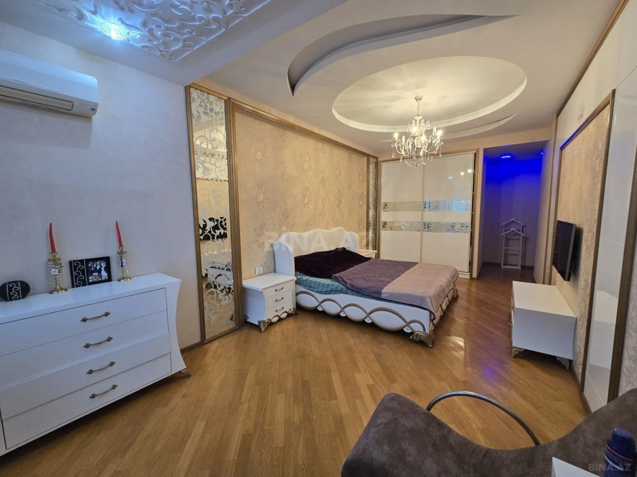 Satılır 4 otaqlı mənzil 179 m²