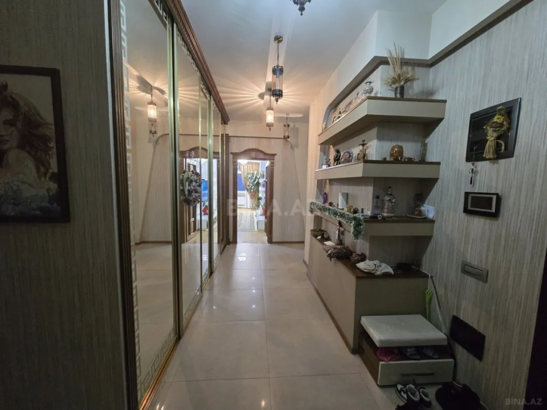 Satılır 4 otaqlı mənzil 179 m²