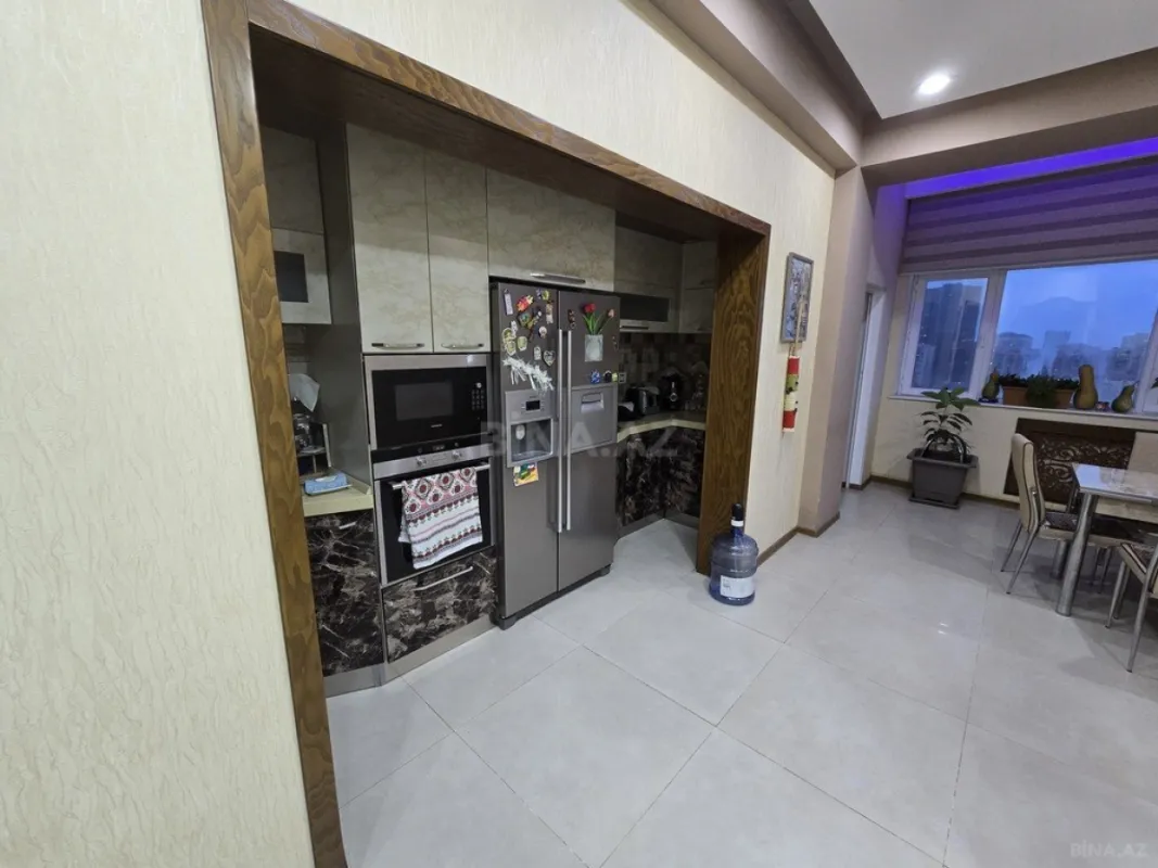 Satılır 4 otaqlı mənzil 179 m²