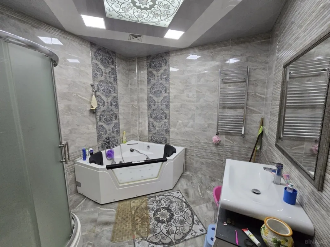 Satılır 4 otaqlı mənzil 179 m²