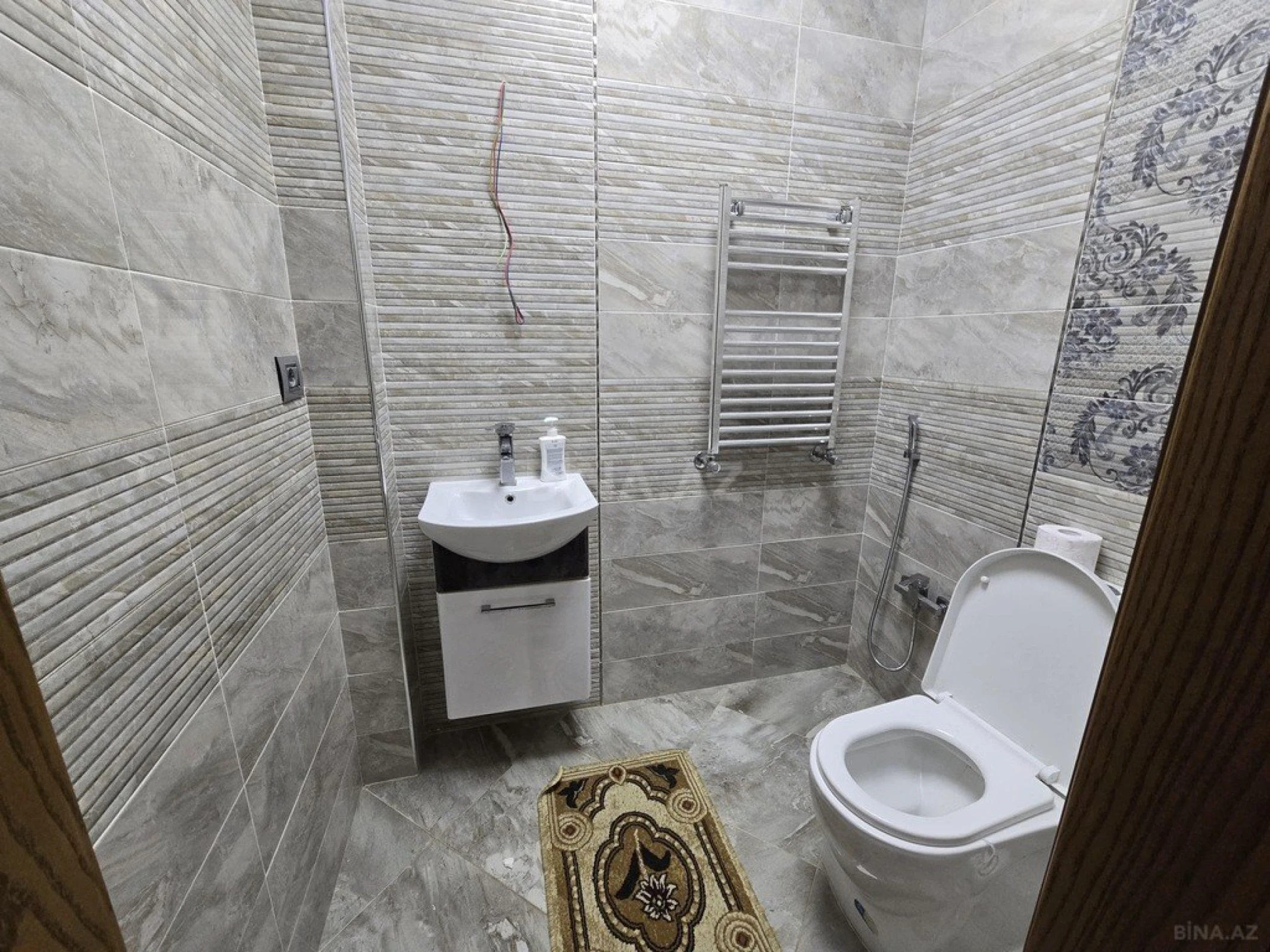 Satılır 4 otaqlı mənzil 179 m²