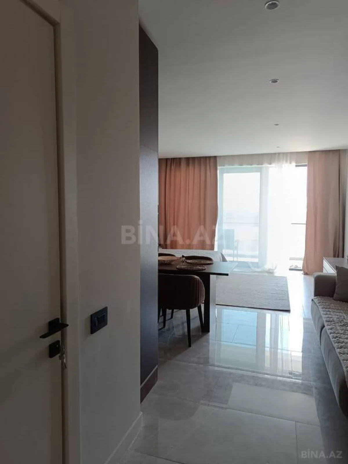 Kirayə verilir 1 otaqlı mənzil 59 m²