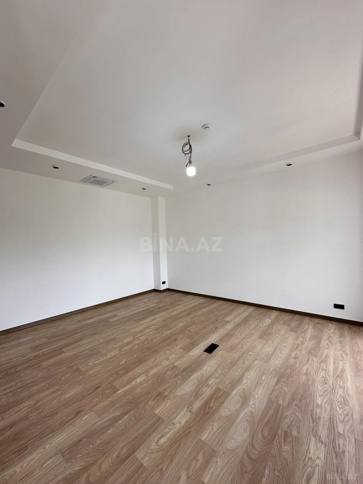 Satılır obyekt 263 m²