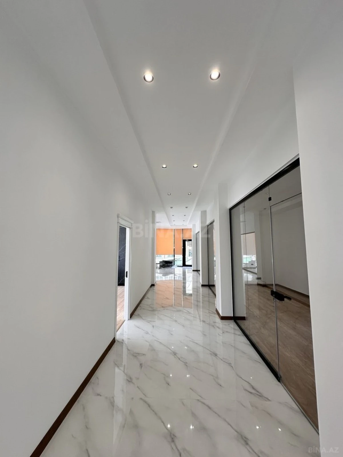 Satılır obyekt 263 m²