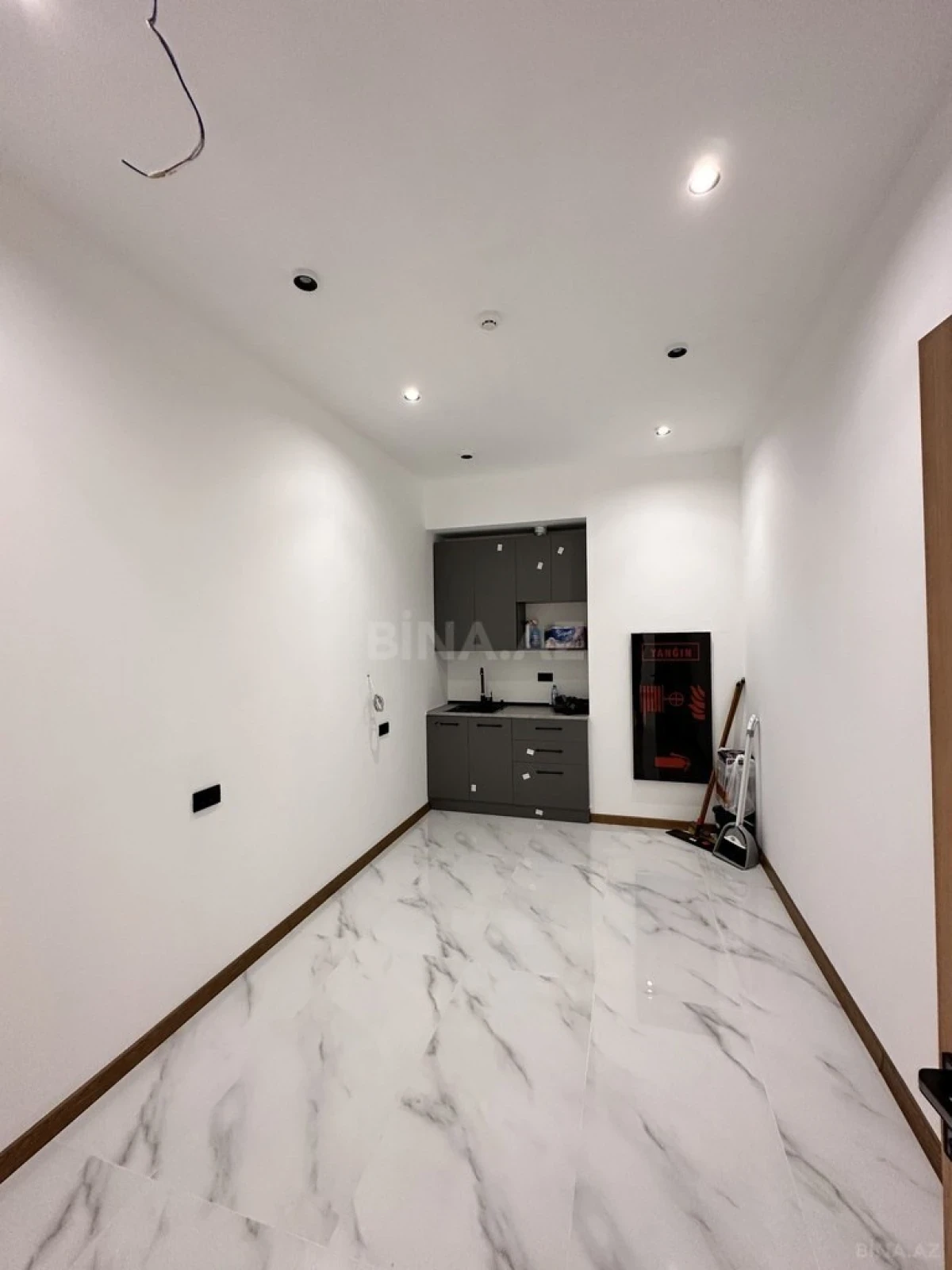 Satılır obyekt 263 m²