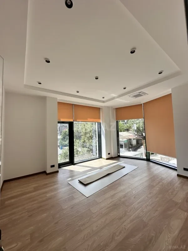 Satılır obyekt 263 m²