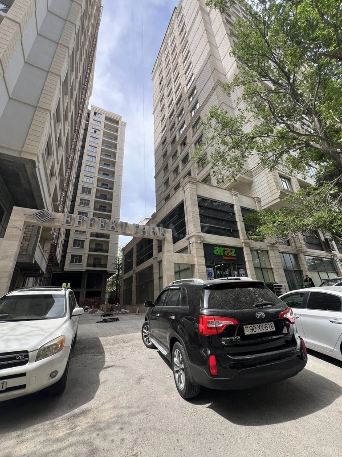 Satılır 4 otaqlı mənzil 238 m²