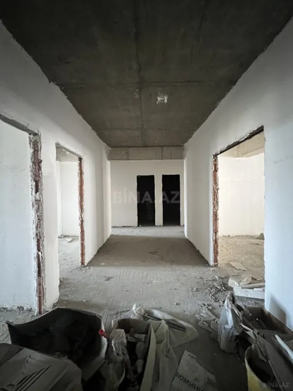 Satılır 4 otaqlı mənzil 238 m²