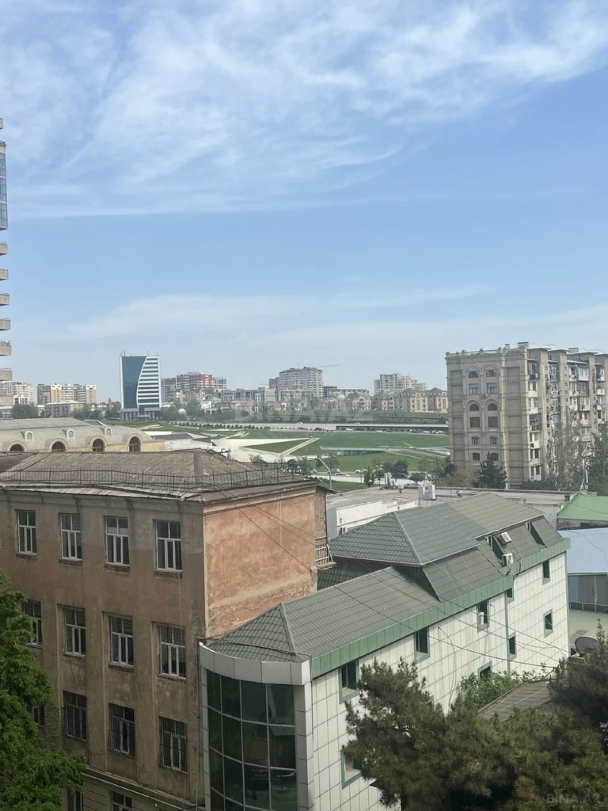 Satılır 4 otaqlı mənzil 238 m²
