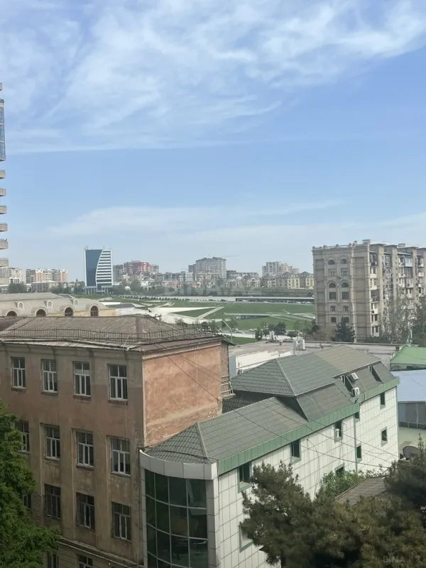 Satılır 4 otaqlı mənzil 238 m²