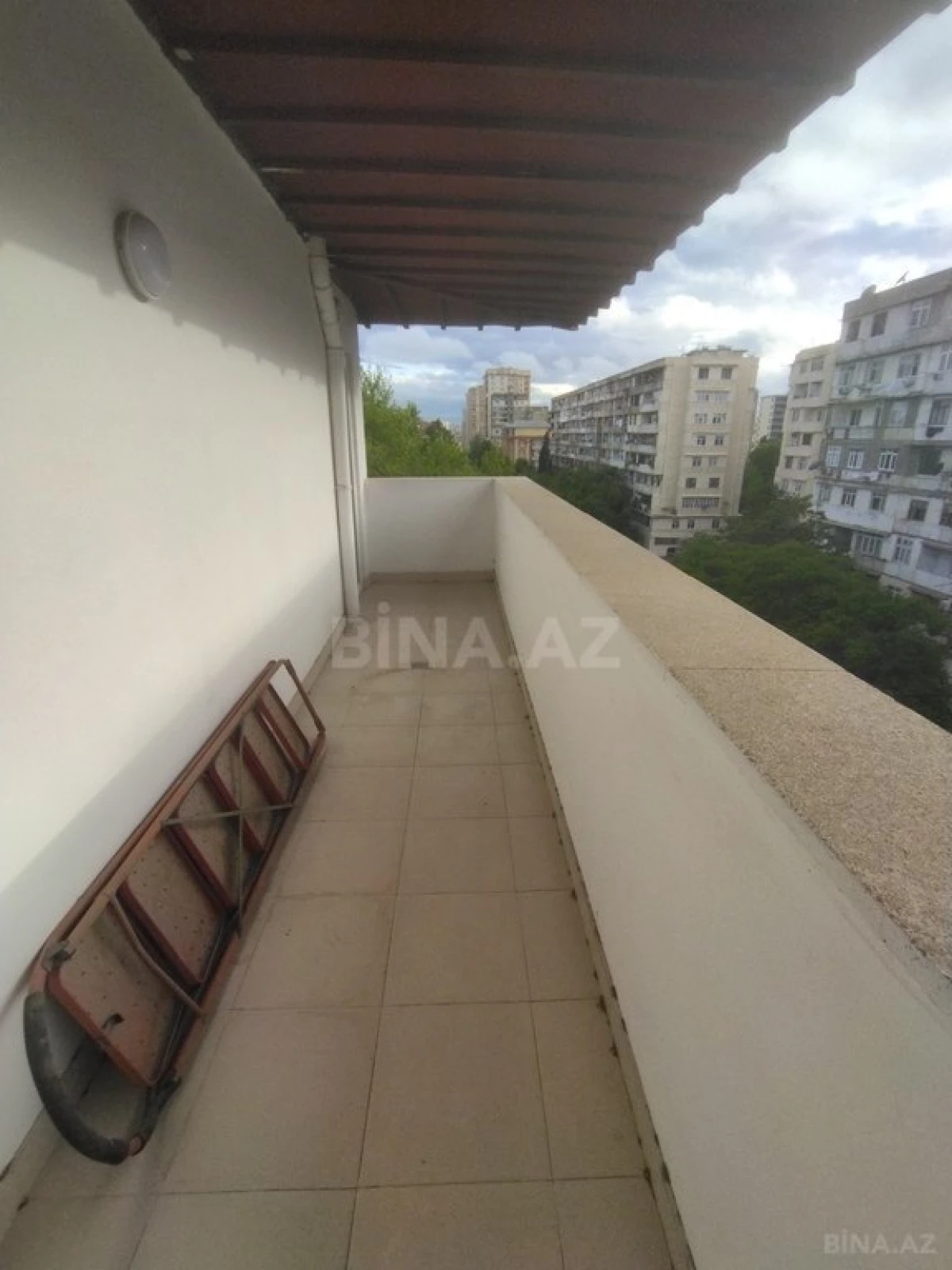 Satılır 4 otaqlı mənzil 185 m²