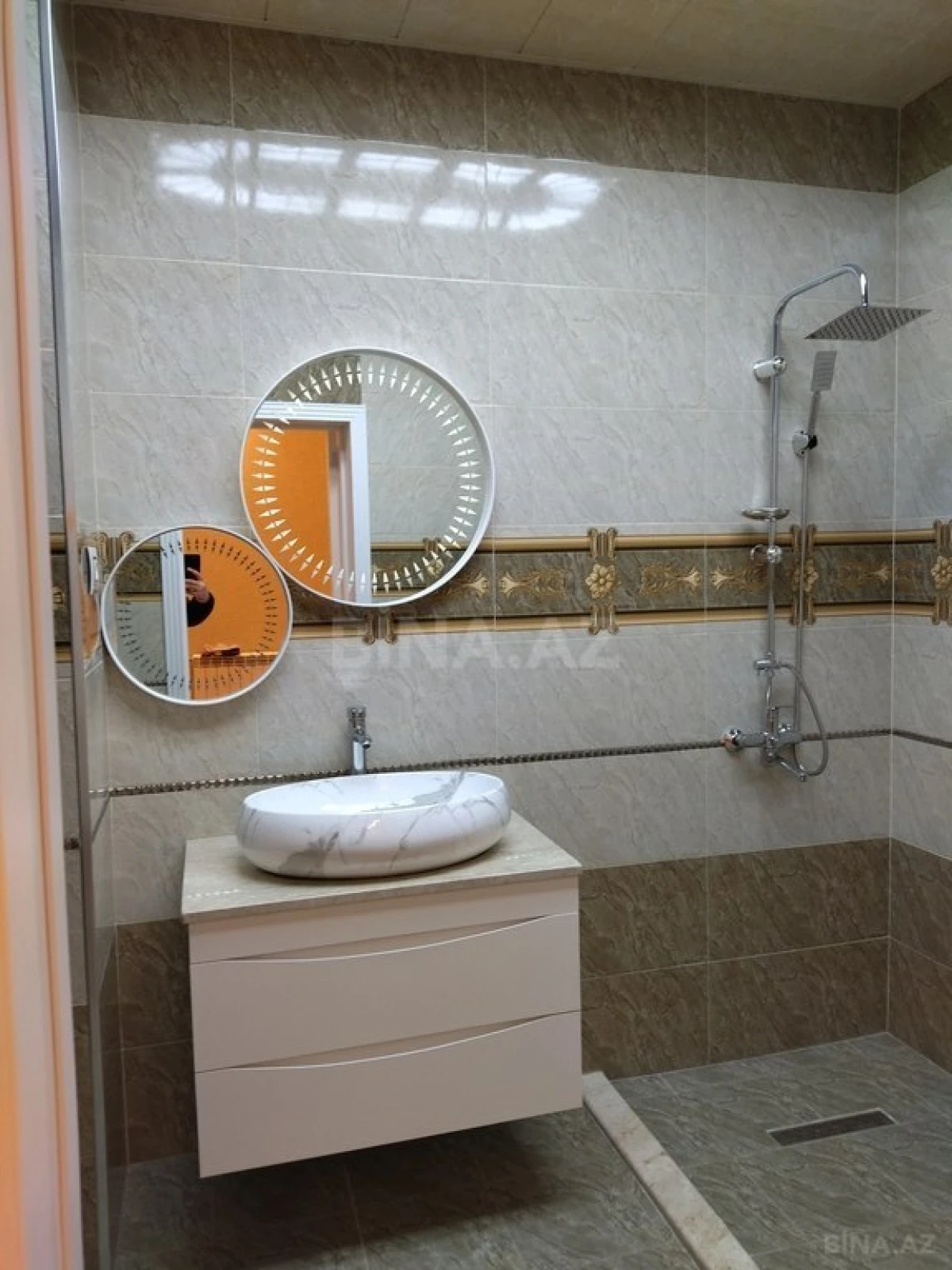Satılır 4 otaqlı mənzil 185 m²
