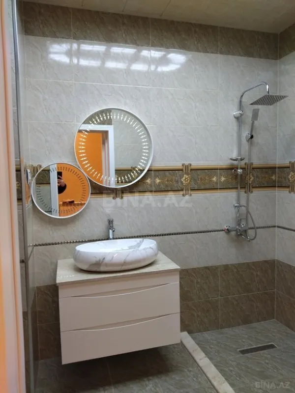 Satılır 4 otaqlı mənzil 185 m²