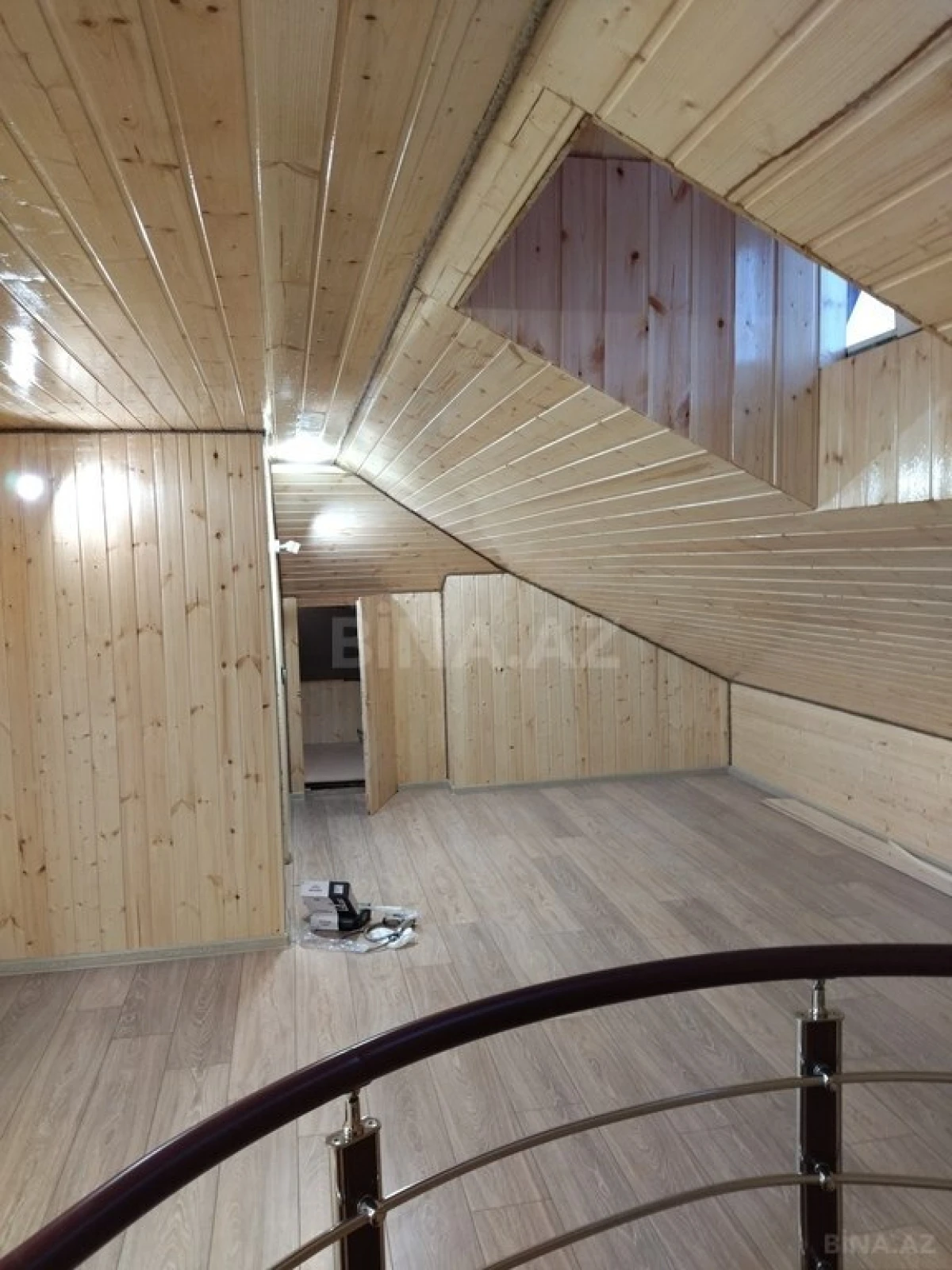 Satılır 4 otaqlı mənzil 185 m²