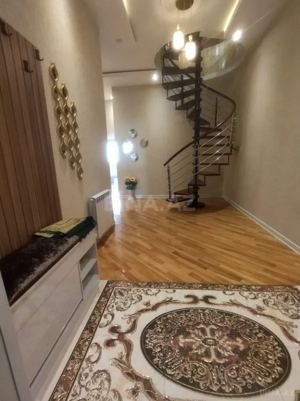 Satılır 4 otaqlı mənzil 185 m²