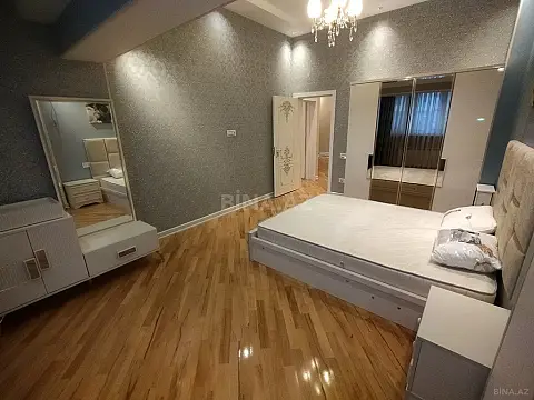 Satılır 4 otaqlı mənzil 185 m²