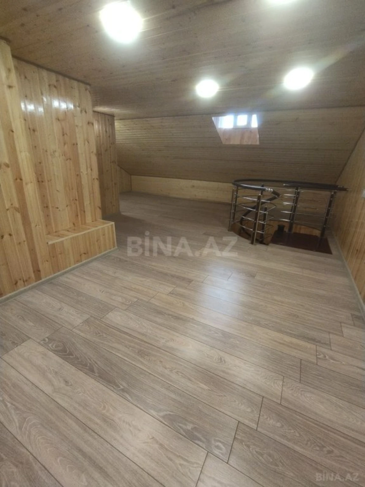Satılır 4 otaqlı mənzil 185 m²