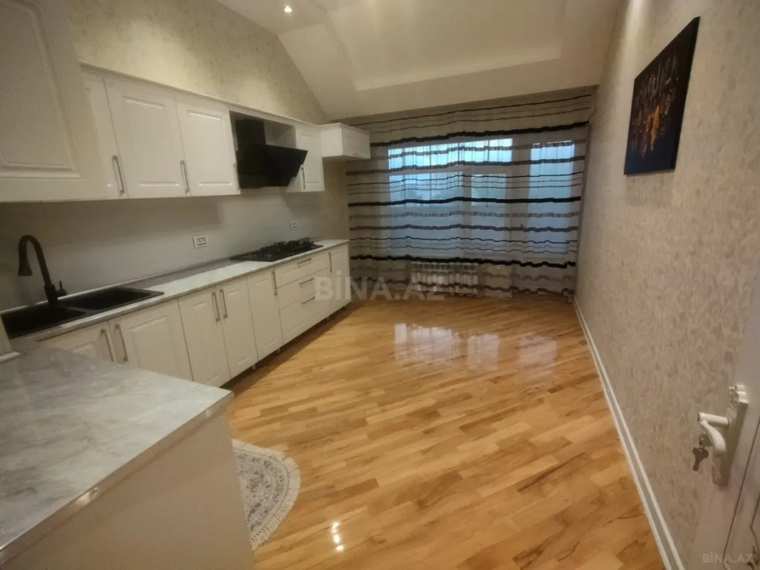 Satılır 4 otaqlı mənzil 185 m²