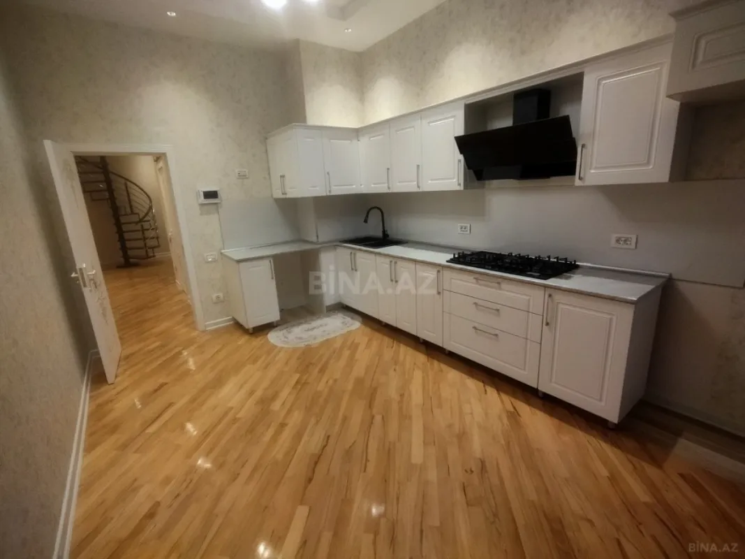 Satılır 4 otaqlı mənzil 185 m²