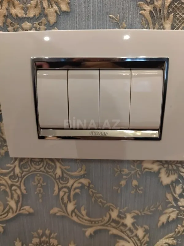 Satılır 4 otaqlı mənzil 185 m²