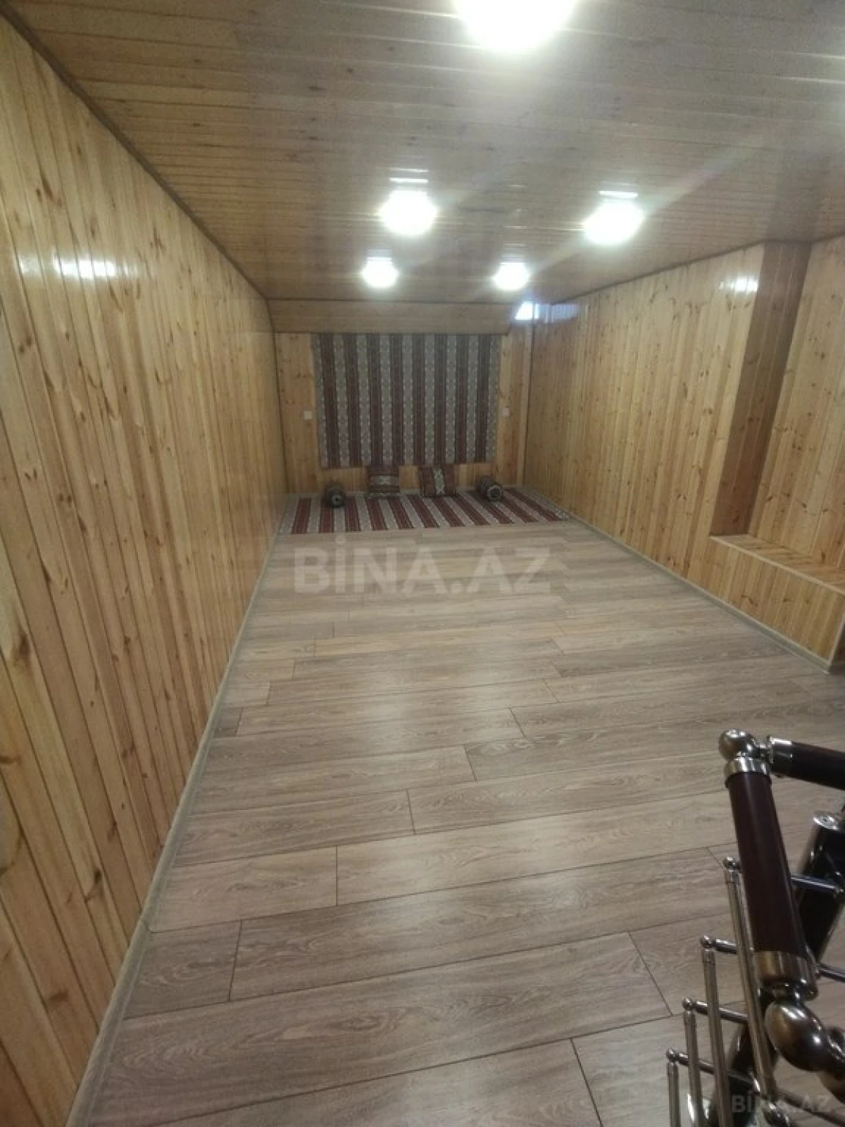 Satılır 4 otaqlı mənzil 185 m²