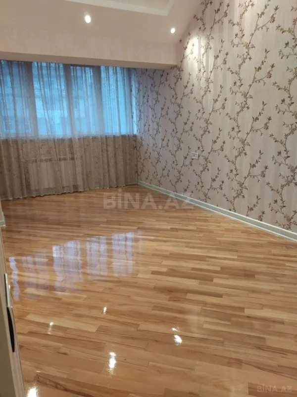 Satılır 4 otaqlı mənzil 185 m²