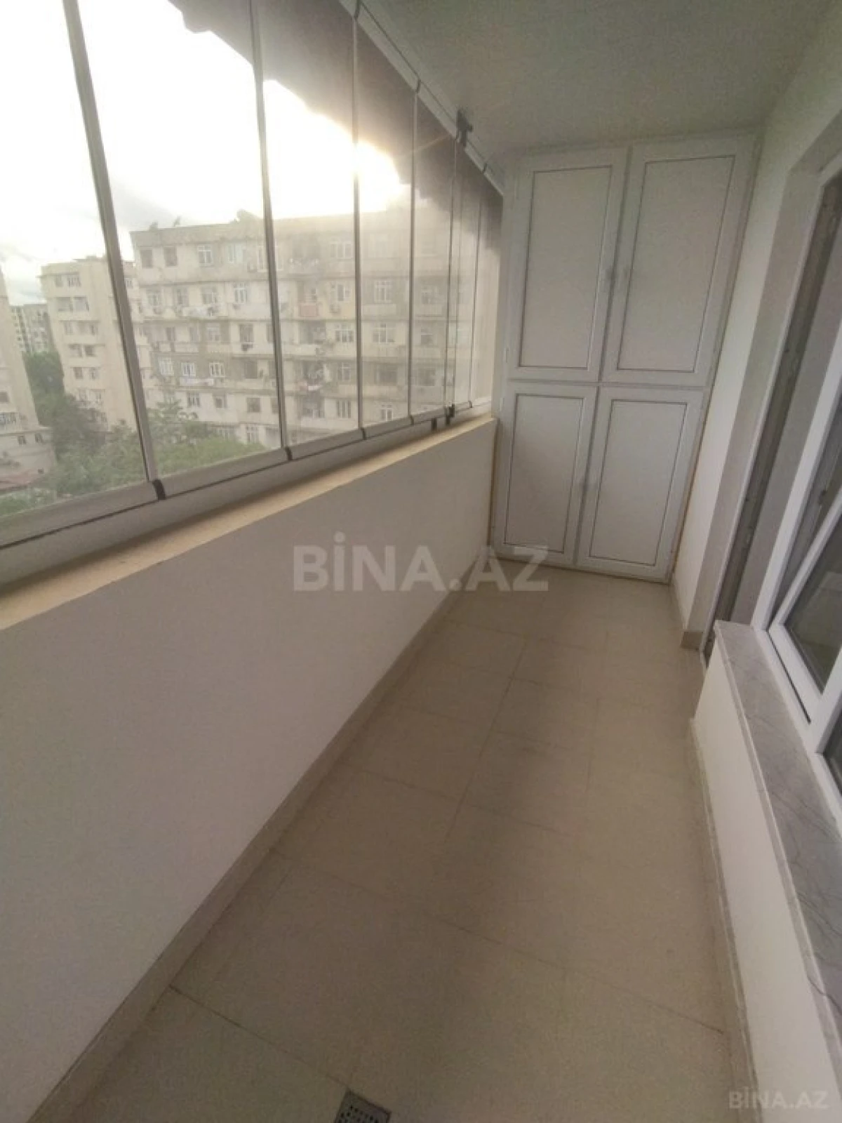 Satılır 4 otaqlı mənzil 185 m²