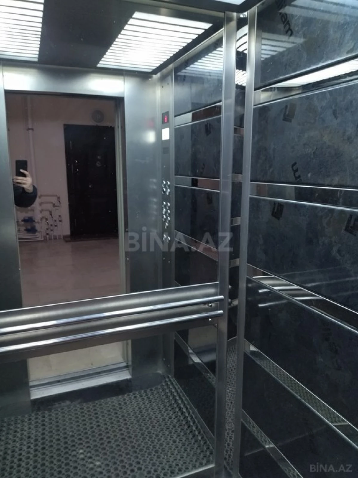 Satılır 4 otaqlı mənzil 185 m²