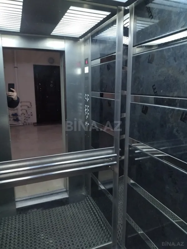 Satılır 4 otaqlı mənzil 185 m²