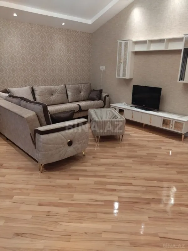 Satılır 4 otaqlı mənzil 185 m²