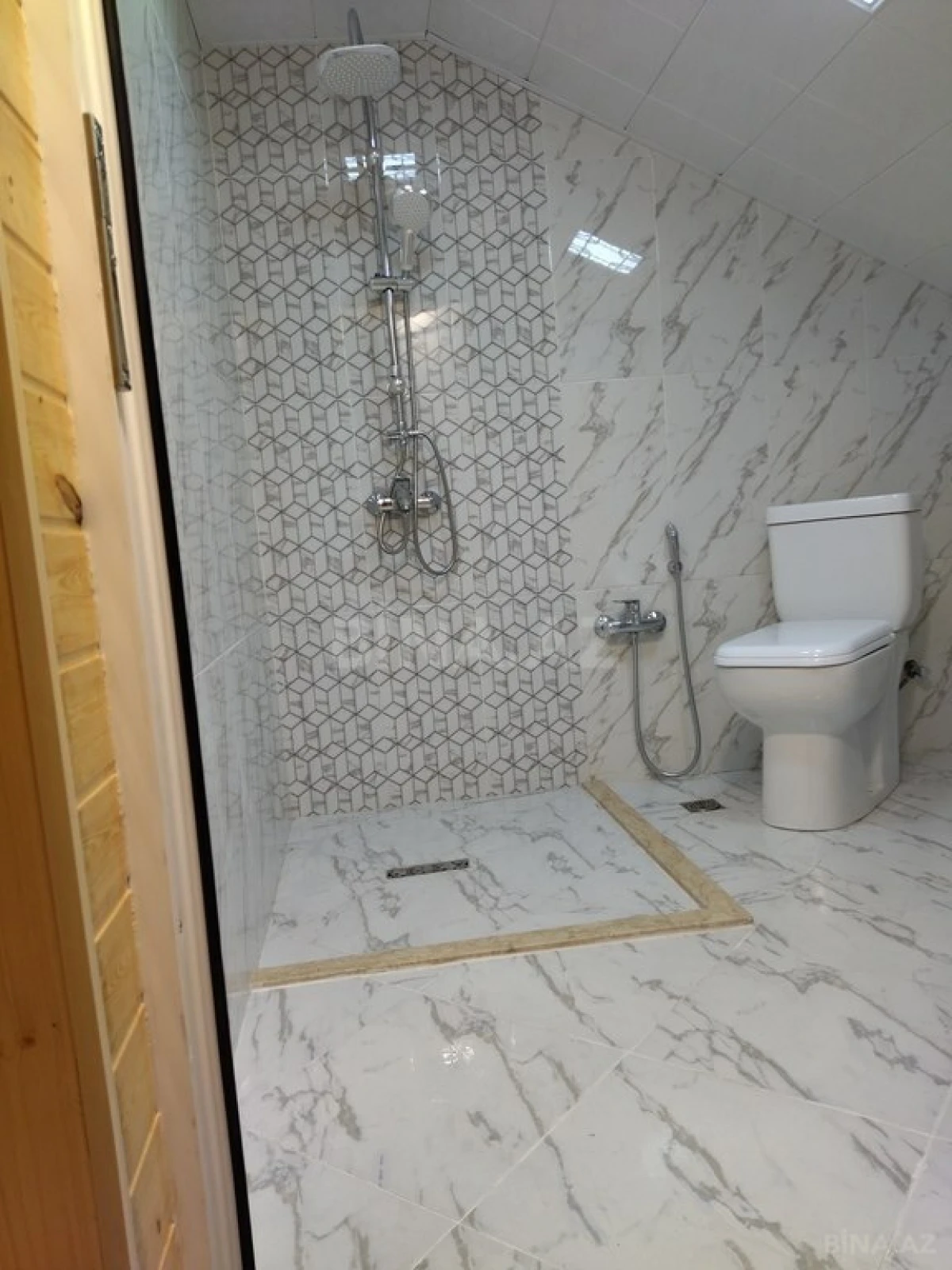 Satılır 4 otaqlı mənzil 185 m²