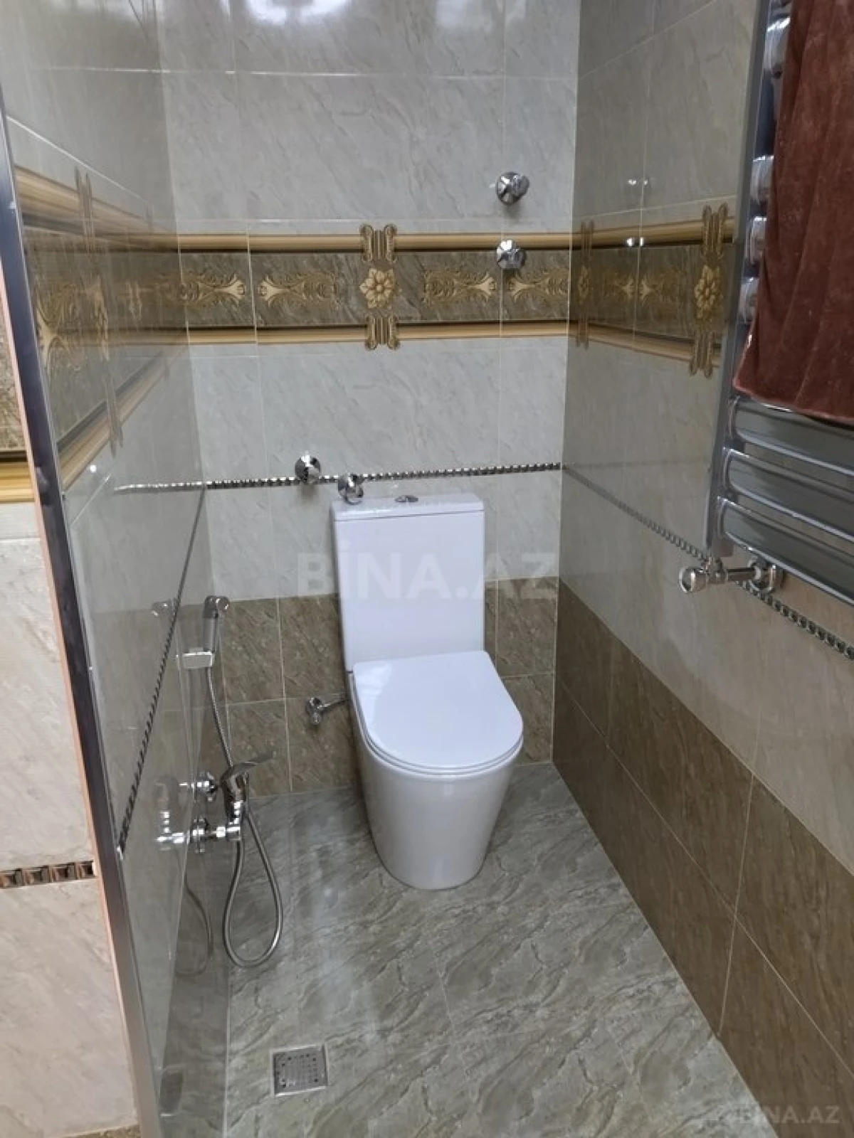 Satılır 4 otaqlı mənzil 185 m²