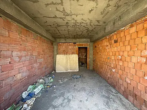 Satılır 2 otaqlı mənzil 82 m²