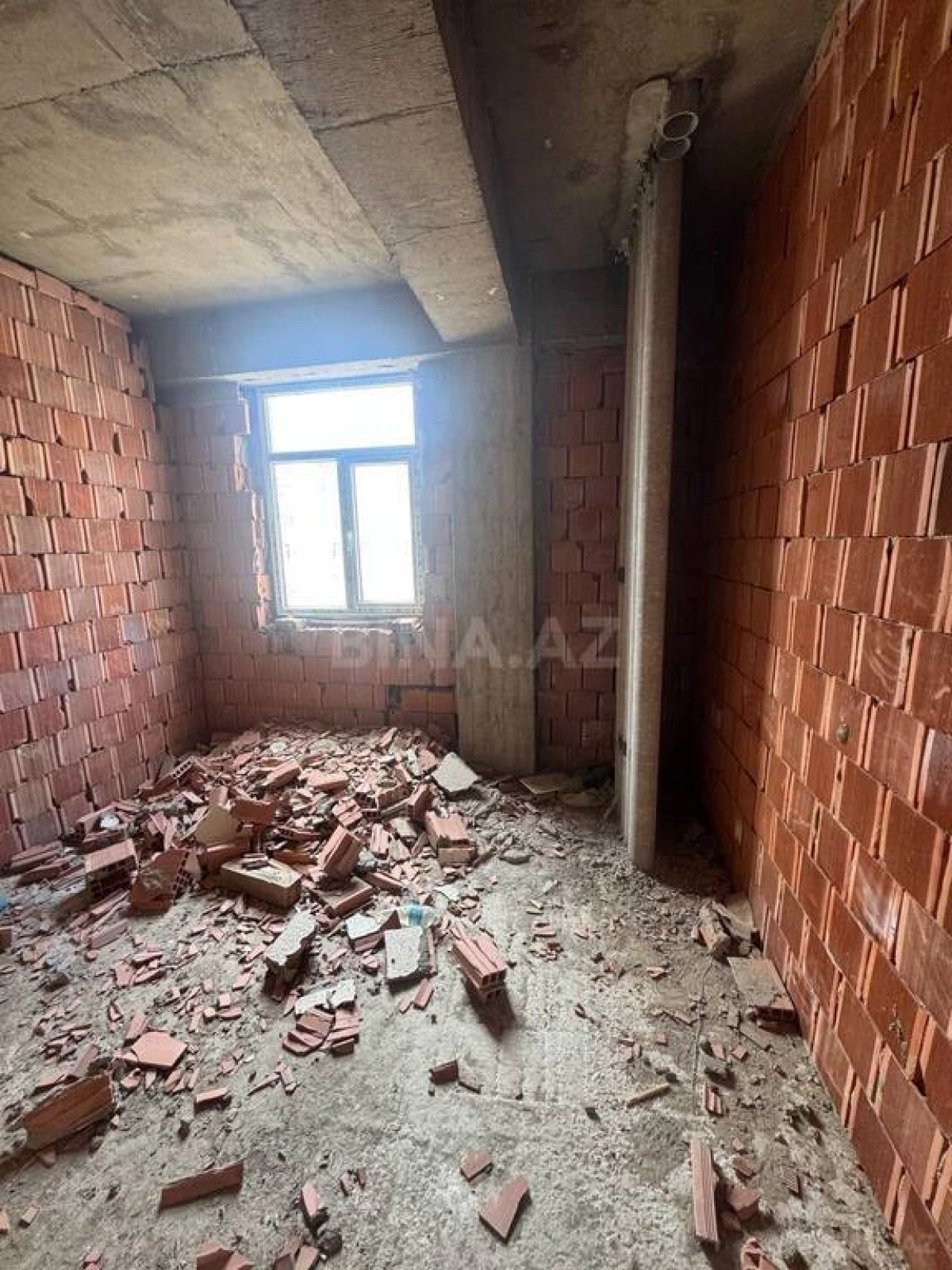 Satılır 2 otaqlı mənzil 82 m²
