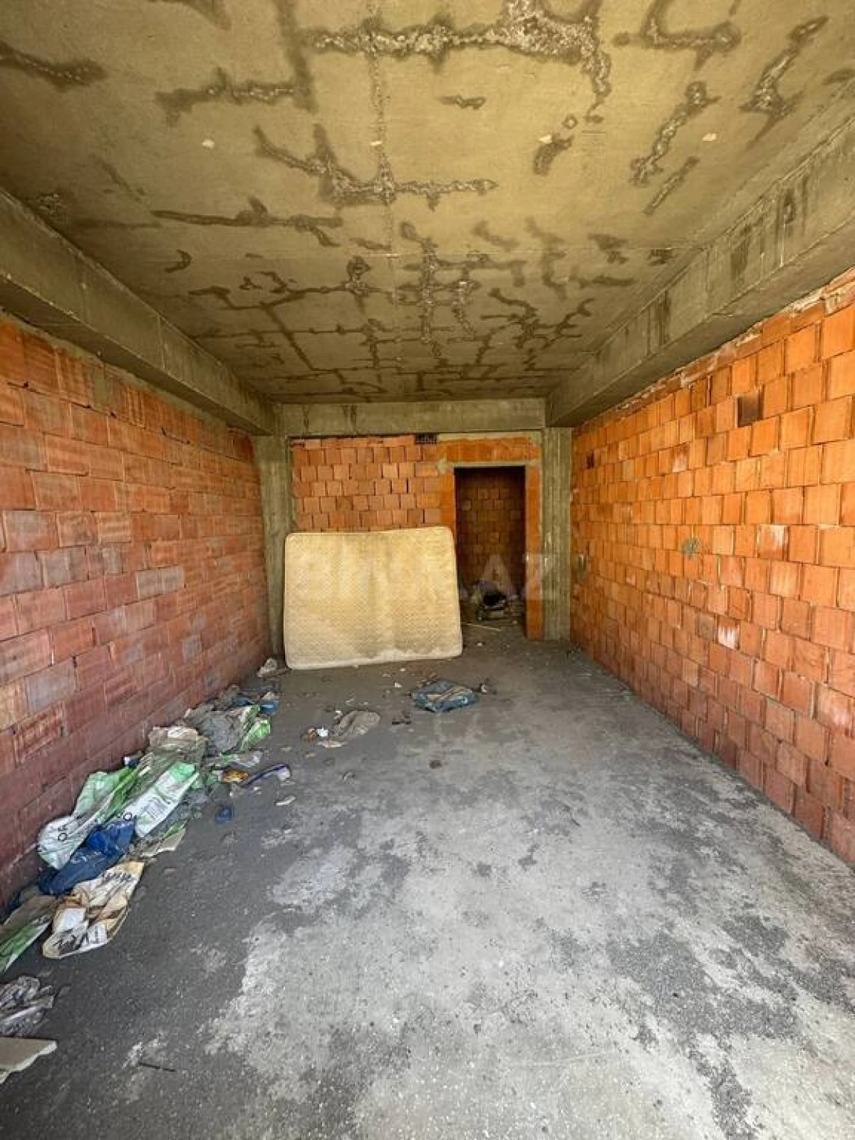 Satılır 2 otaqlı mənzil 82 m²
