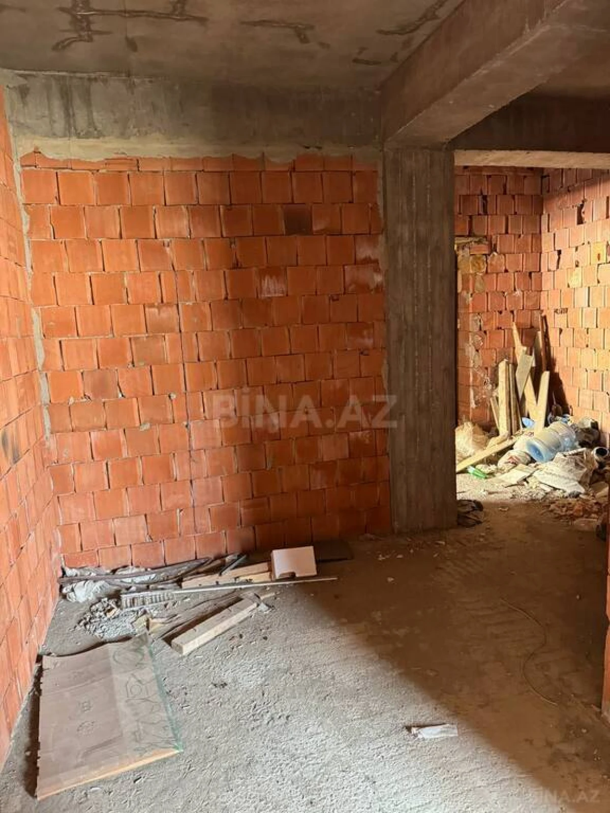 Satılır 2 otaqlı mənzil 82 m²