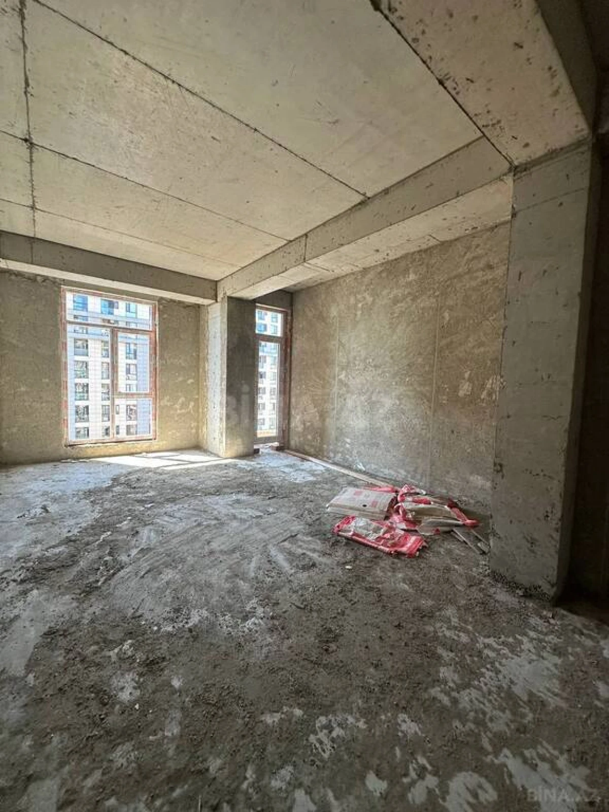 Satılır 2 otaqlı mənzil 88 m²