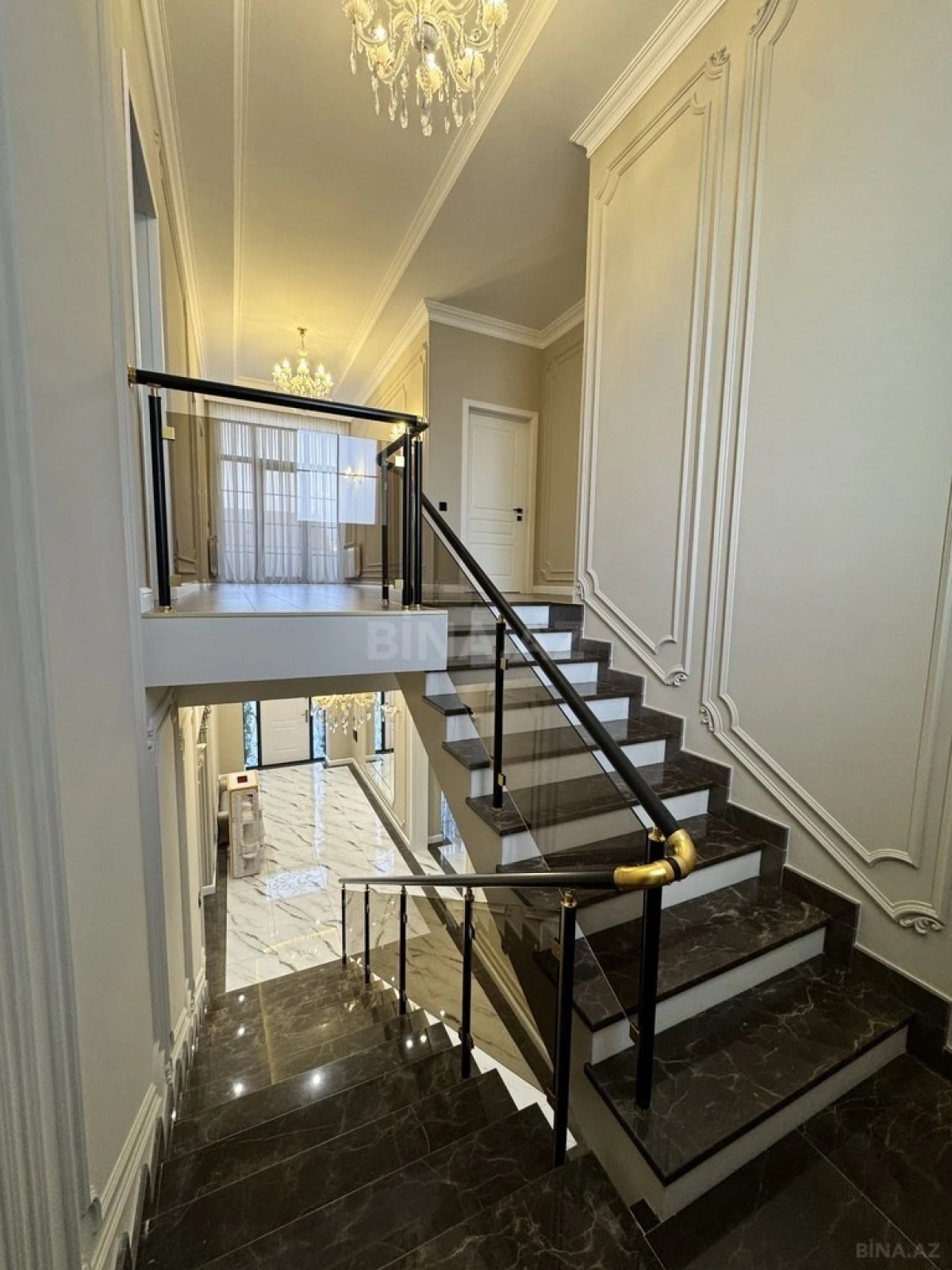 Satılır 5 otaqlı həyət evi 450 m²