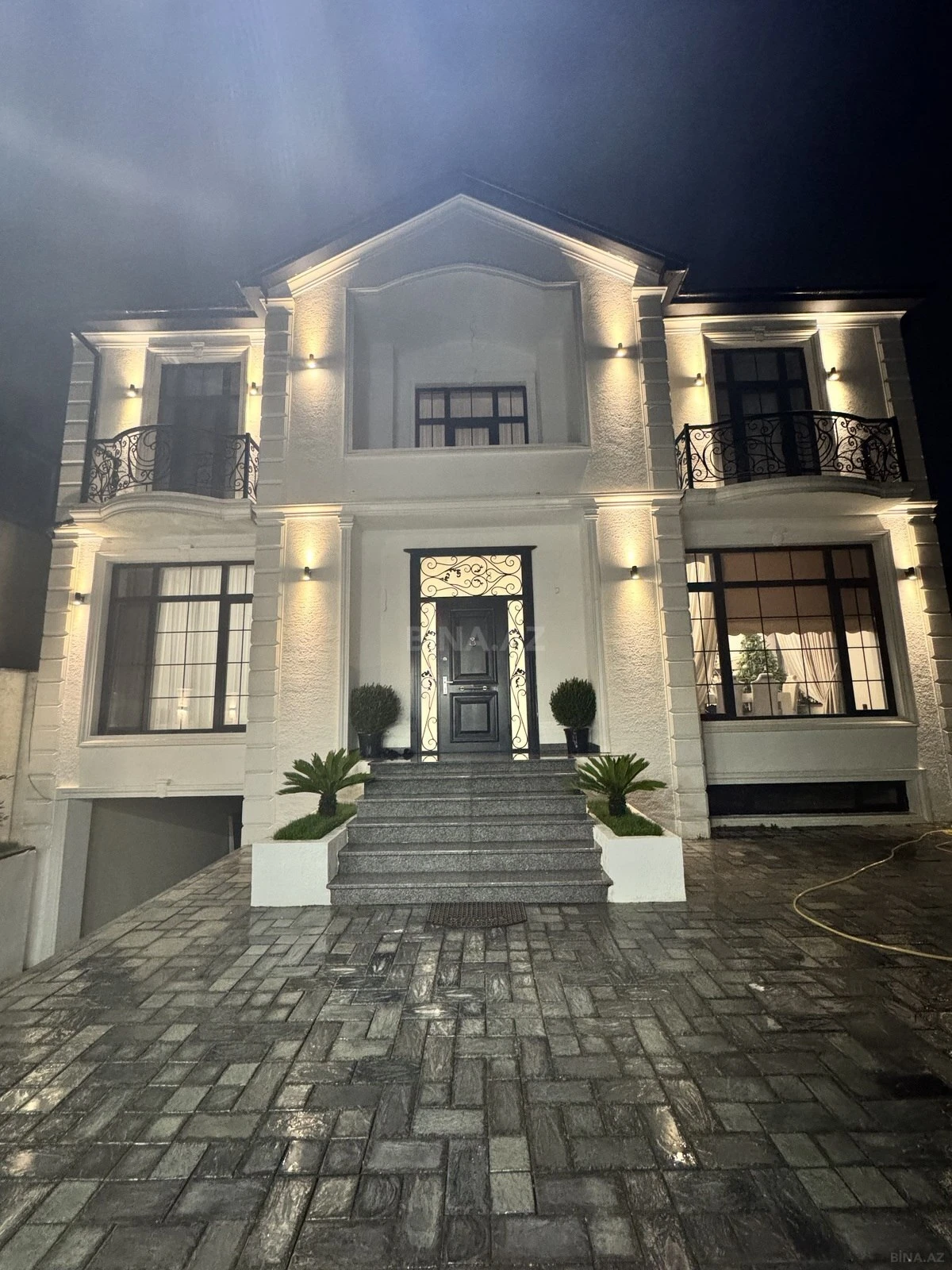 Satılır 5 otaqlı həyət evi 450 m²