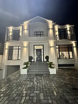 Satılır 5 otaqlı həyət evi 450 m²