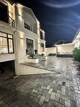 Satılır 5 otaqlı həyət evi 450 m²