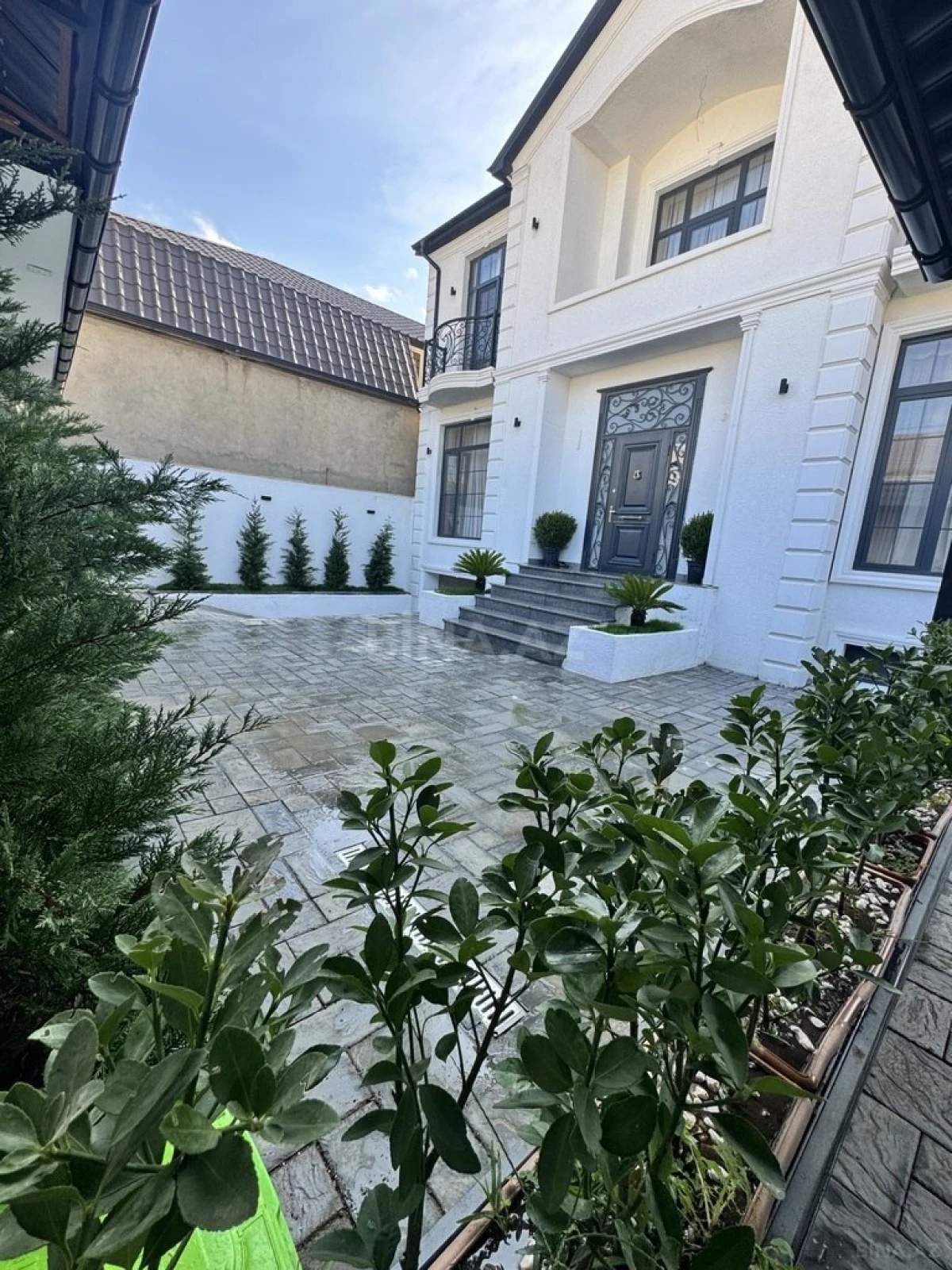 Satılır 5 otaqlı həyət evi 450 m²