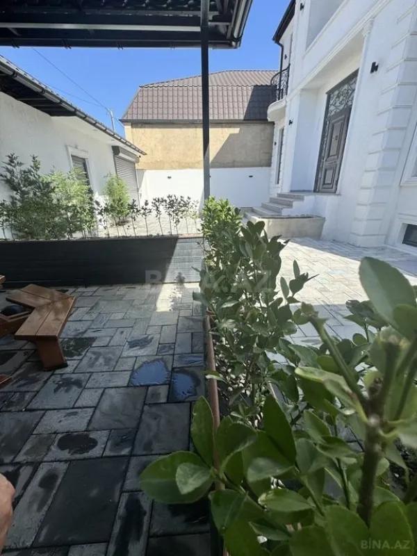 Satılır 5 otaqlı həyət evi 450 m²