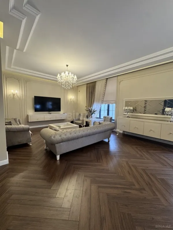 Satılır 5 otaqlı həyət evi 450 m²