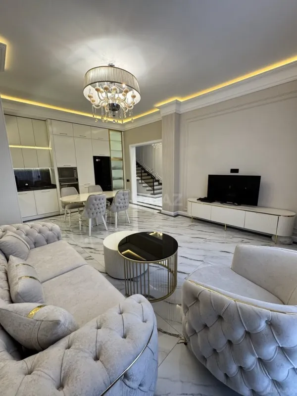 Satılır 5 otaqlı həyət evi 450 m²
