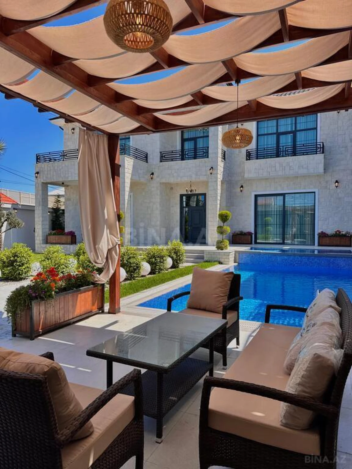 Satılır 6 otaqlı həyət evi 400 m²