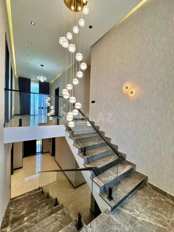 Satılır 6 otaqlı həyət evi 400 m²